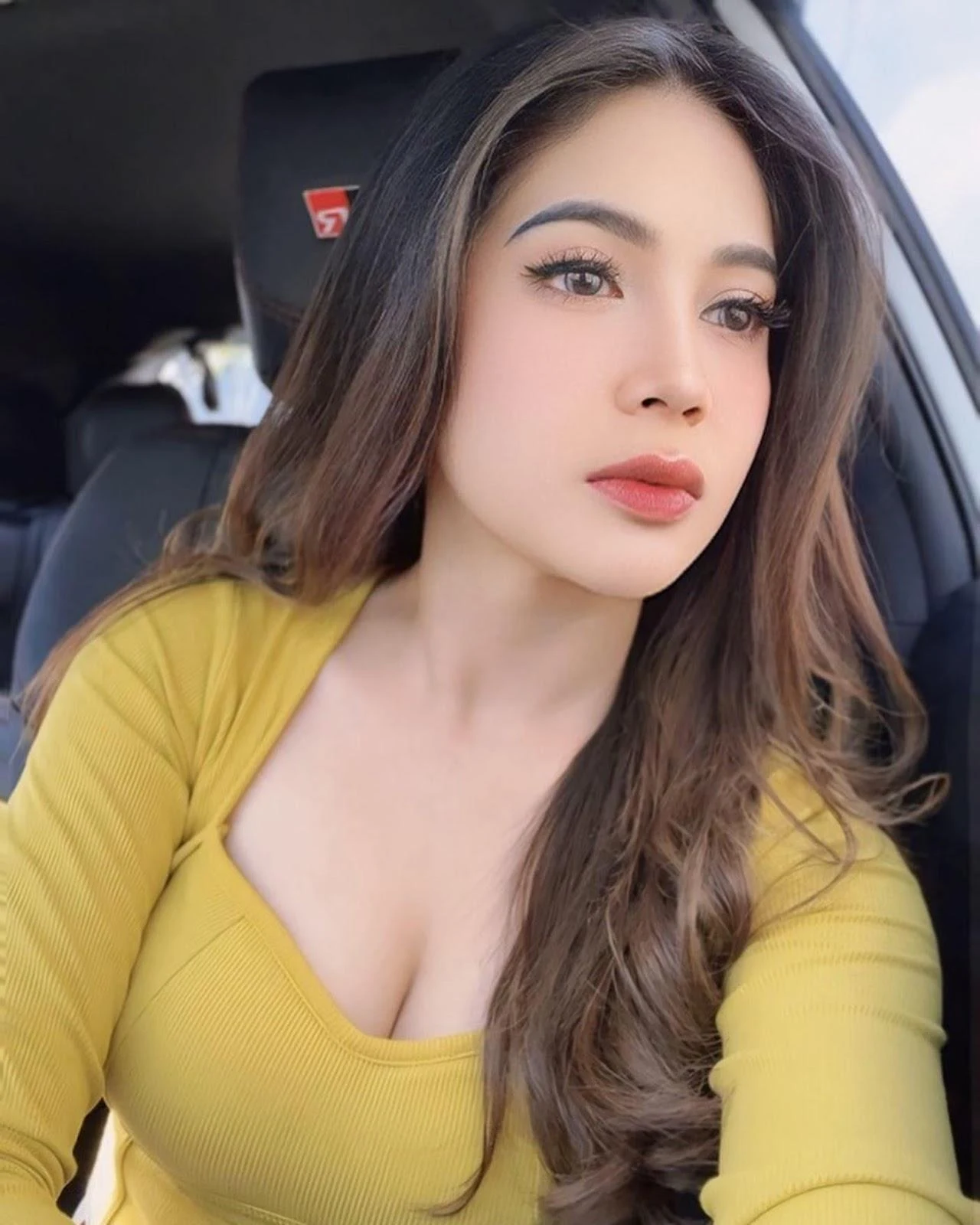 Cewek Indo Menawan dengan Tatapan Nakal, tatapan nakal, gadis cantik, wanita indo