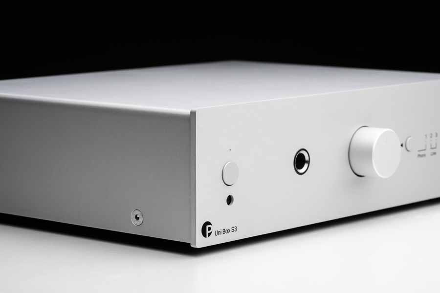 Pro-Ject Uni Box S3 in silver color.