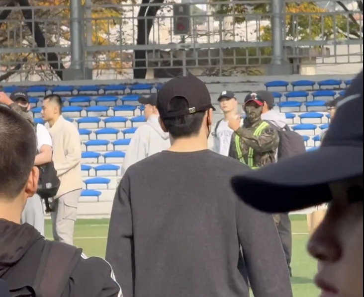 Jaehyun arrived at the training camp wearing a cap and mask