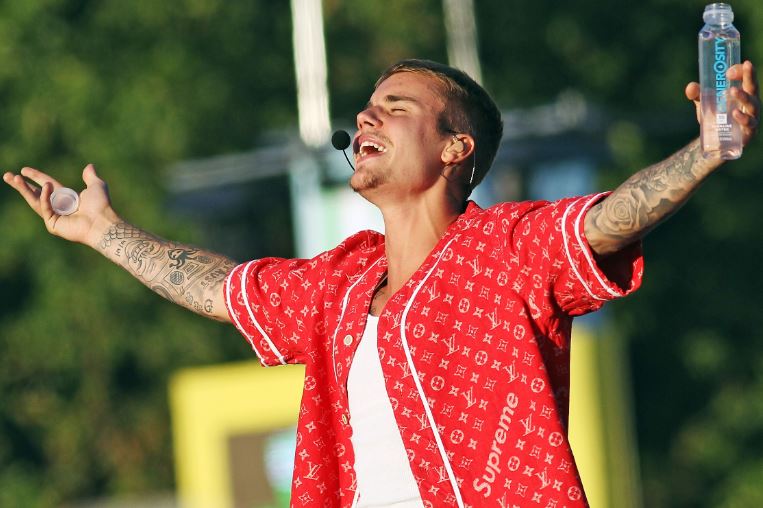Surprise concert performances