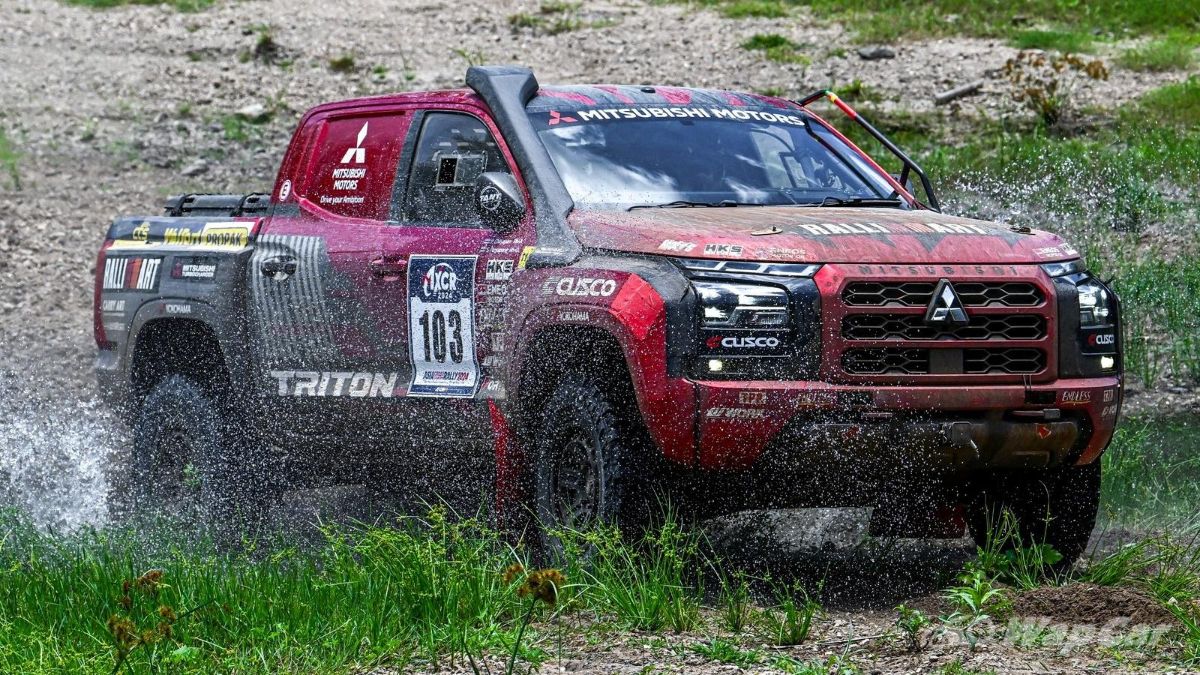 The 2024 Mitsubishi Triton is not just a rival to the Hilux; it's a detuned rally truck with plush seats 03