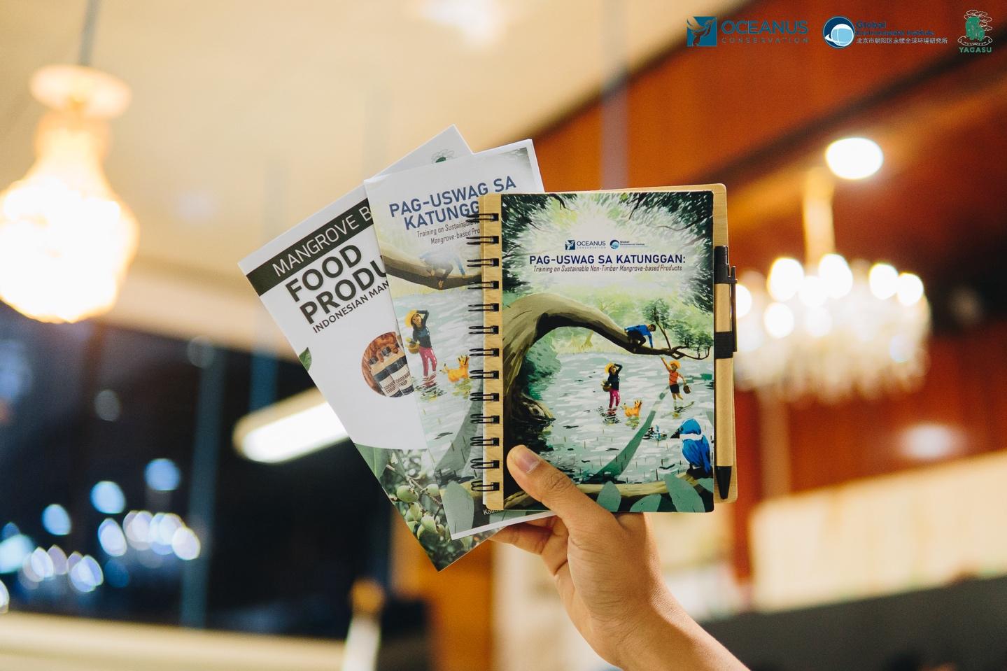 A hand holding a book

AI-generated content may be incorrect.
