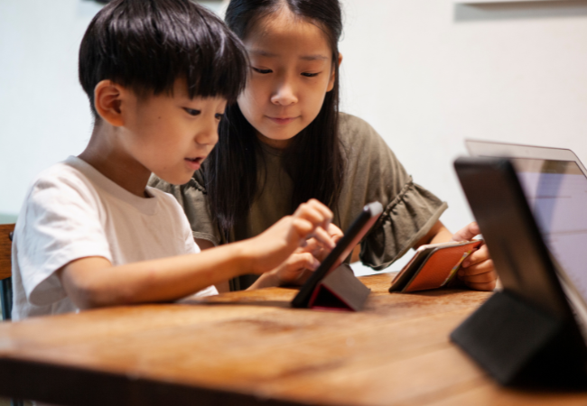 スマホを持つ子どもが増えている