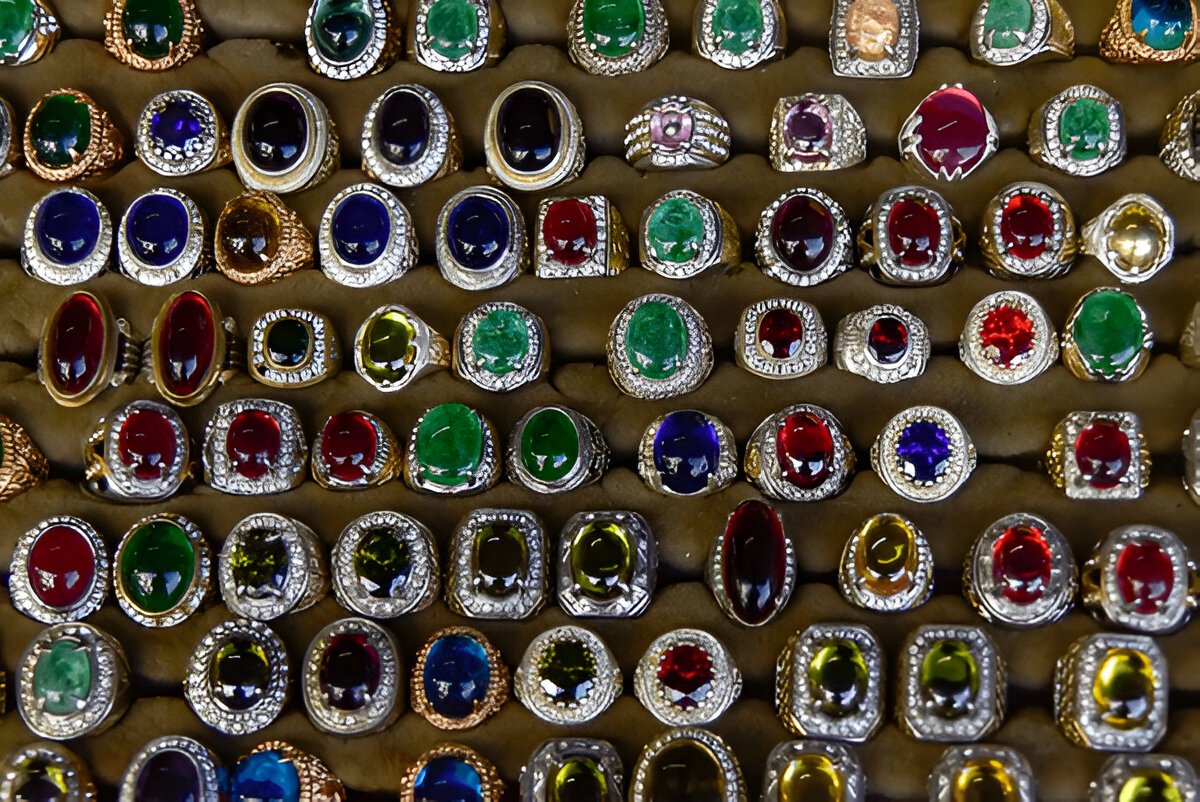 Collection of rings with precious stones