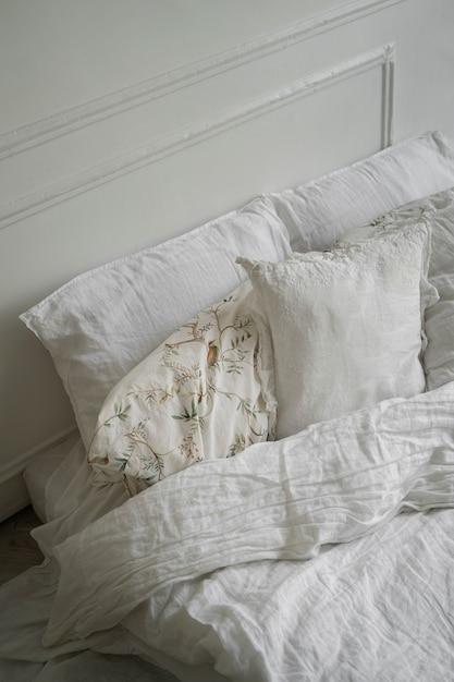 A white pillow on a bed

Description automatically generated