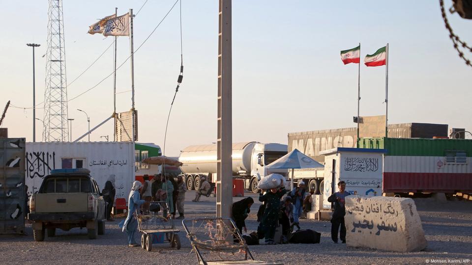 مرز ایران و افغانستان؛ خروج مهاجران افغان افزایش یافته است
