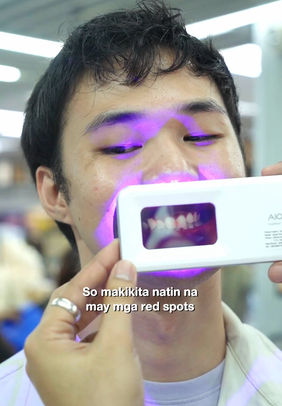 A person looking at a camera

AI-generated content may be incorrect.