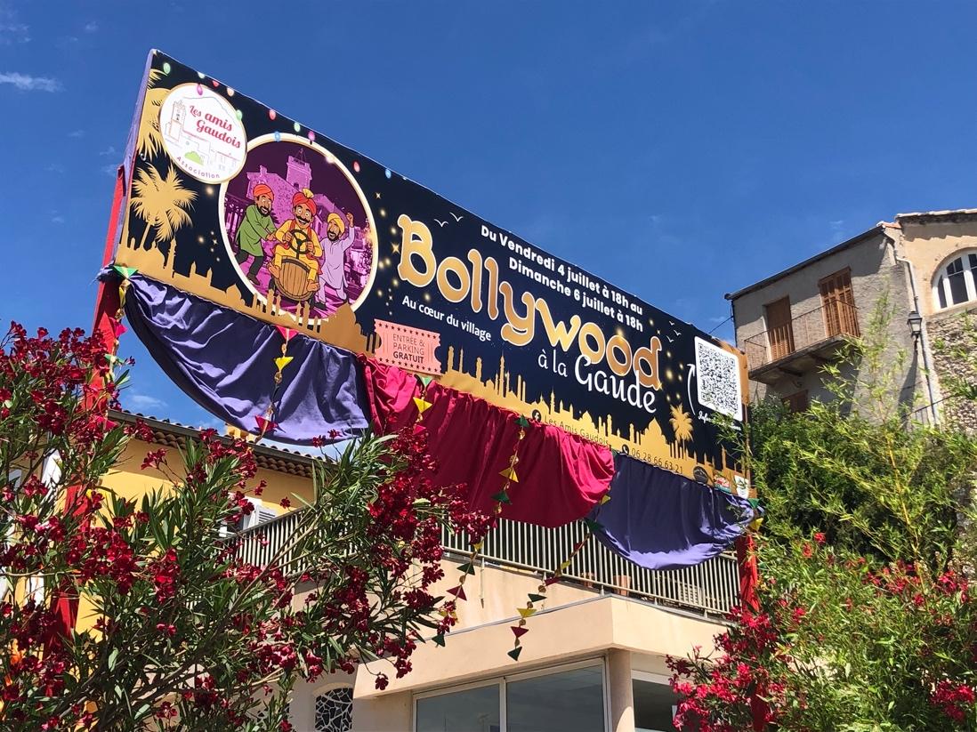A banner above a building

Description automatically generated