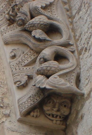 Quand le diable se cache ! Voussures du Portail Royal de la Cathédrale (baie de droite)
