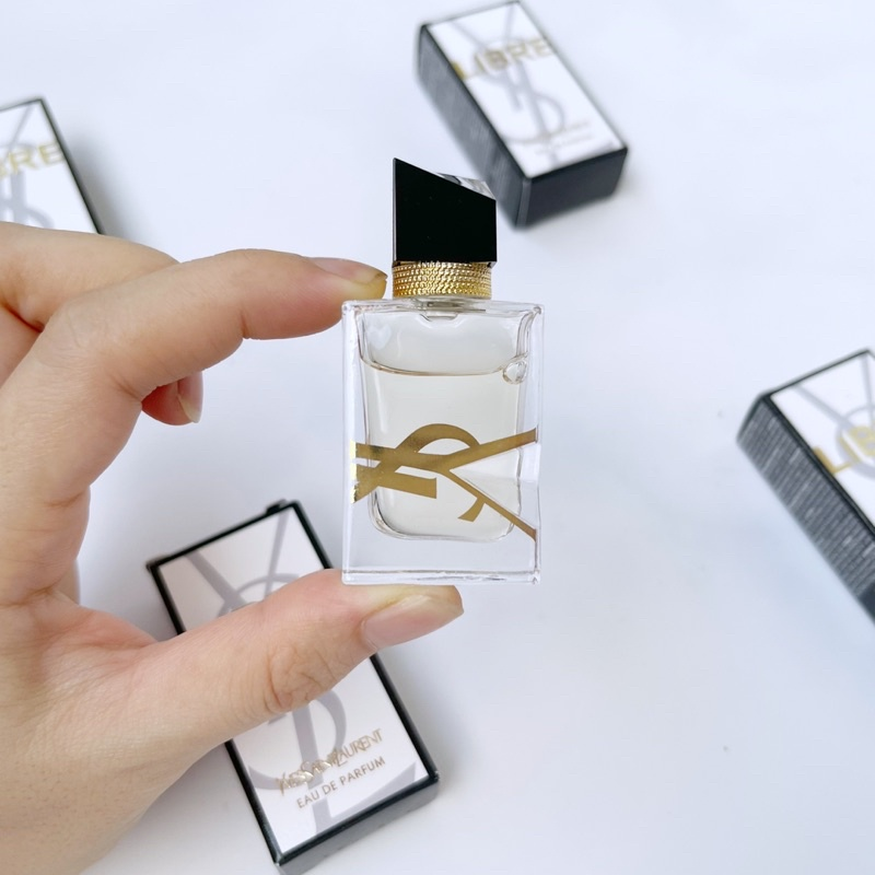 Nước hoa Yves Saint Laurent Libre mini rất nhỏ gọn cho chuyến du lịch dài ngày