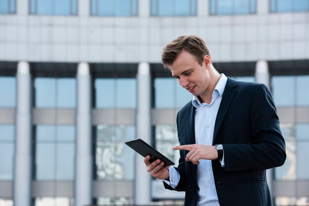 Must-Read Business News for Smart Investors