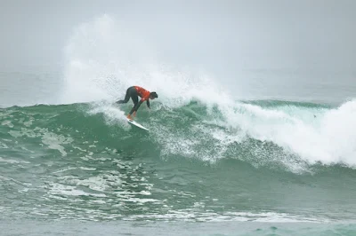 Miguel Pupo também alcança a maior nota do campeonato, mesma de Deivid Silva (Foto: Manel Geada/World Surf League)