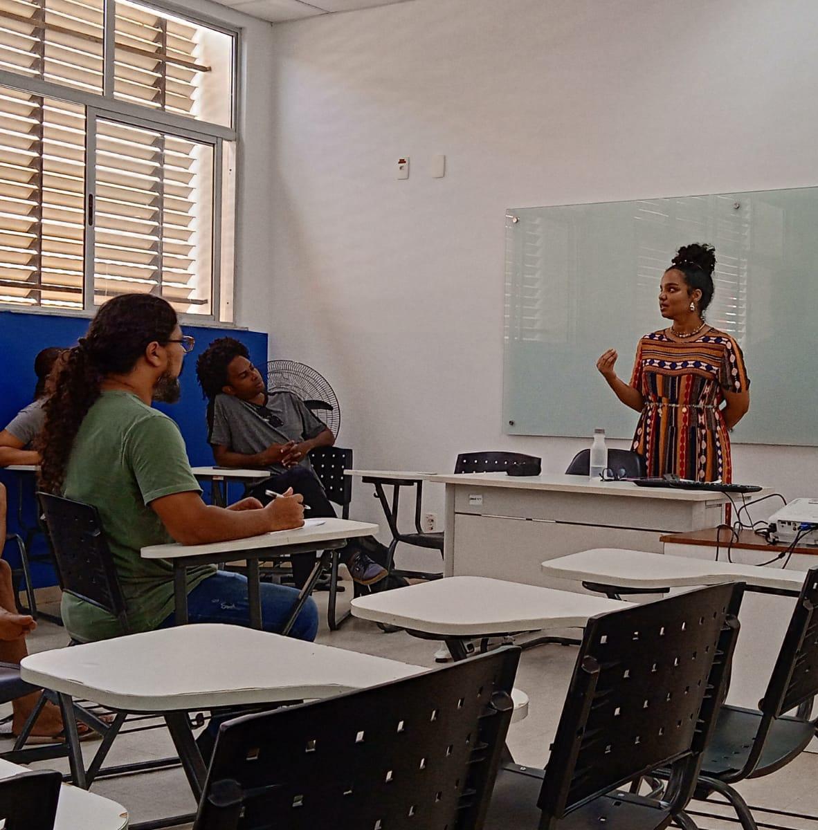 Residentes do PRP em atuação na turma da EJA noturno no Colégio Estadual Santa Bernadete