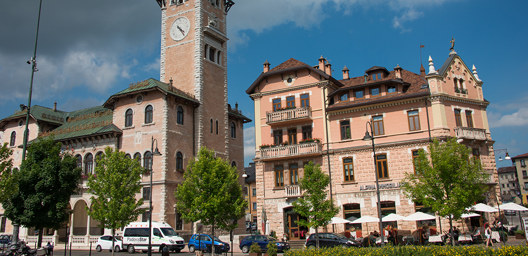 Ein Boulevard in Asiago, Italien