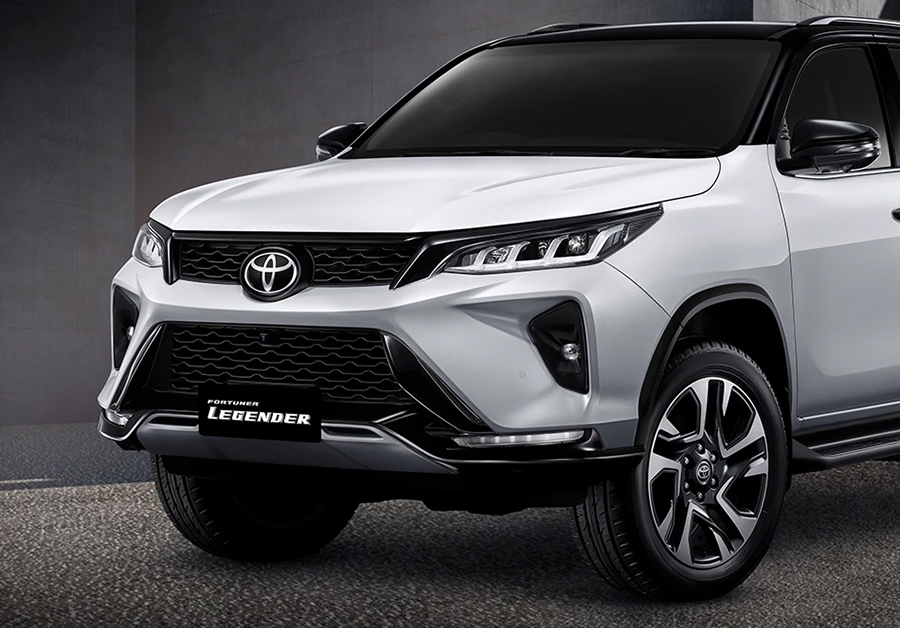 ดีไซน์ภายนอกรถยนต์ : Toyota Fortuner Legender 2023