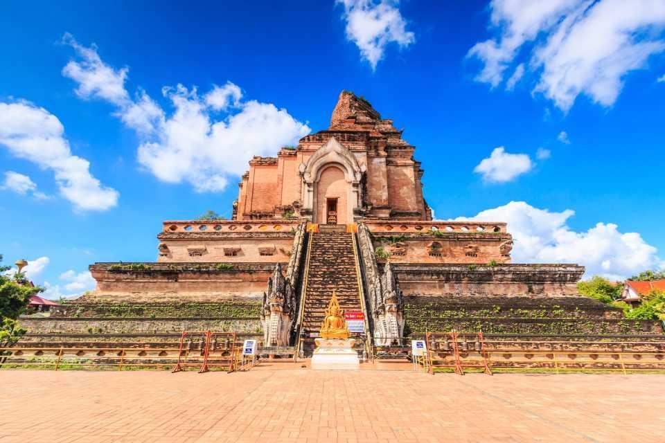 Wat Chedi Luang (Ngôi chùa cổ có lịch sử hơn 600 năm, Đại học Phật Giáo Chiang Mai