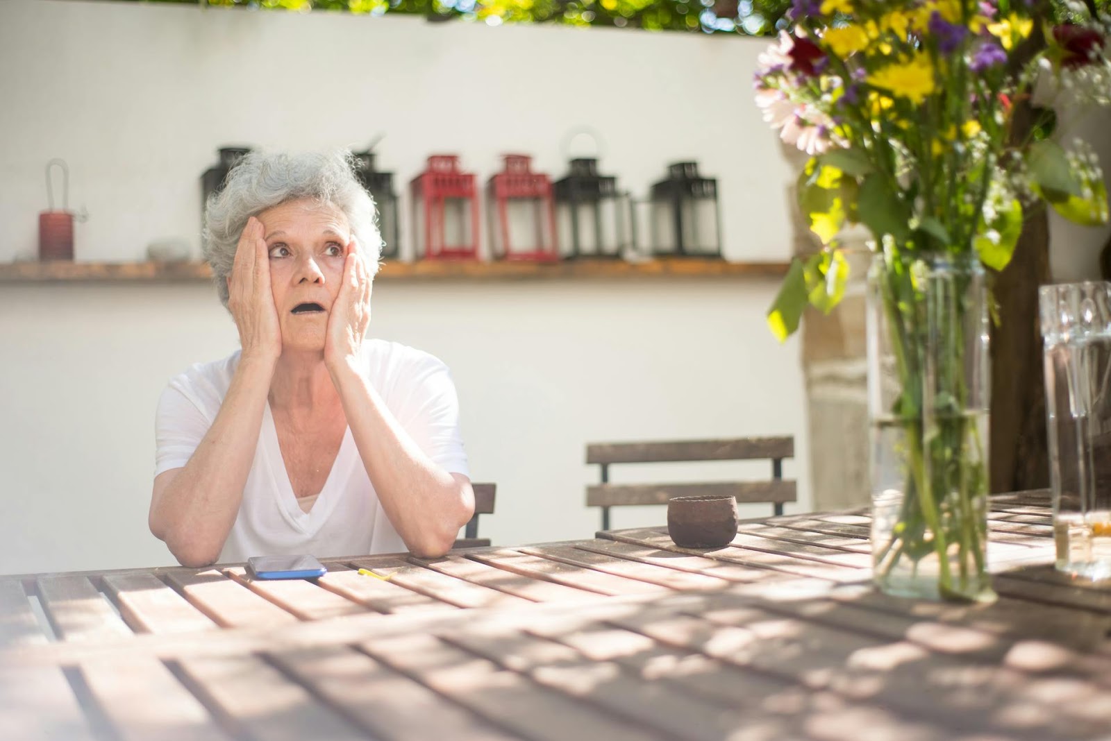 A shocked older woman | Source: Pexels