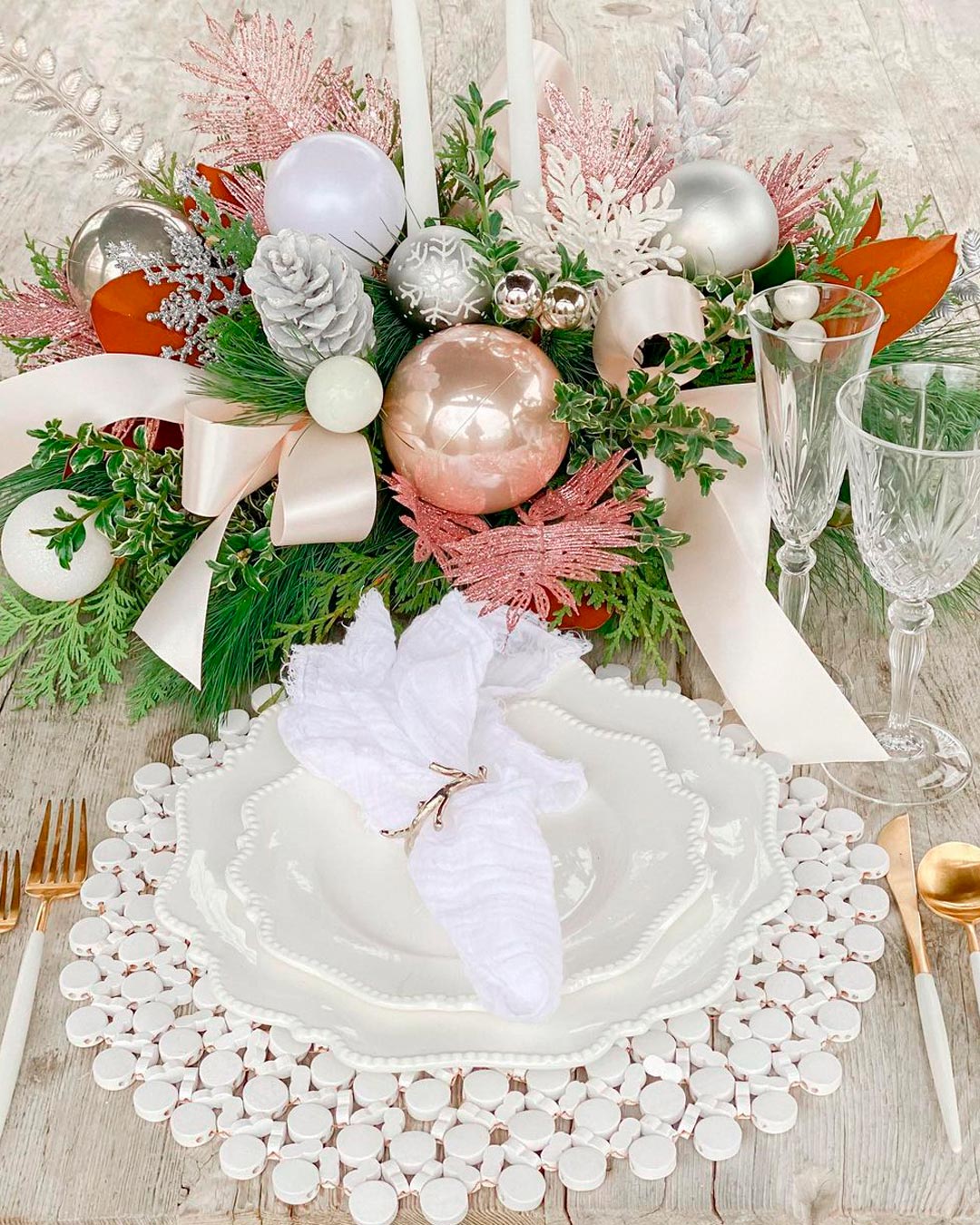 winter wedding decor centerpiece green