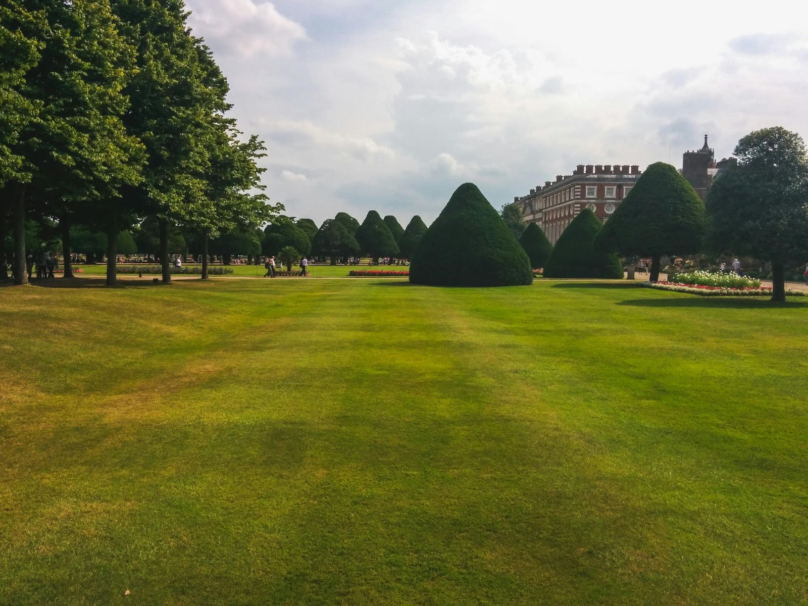 Explore the Queens Park