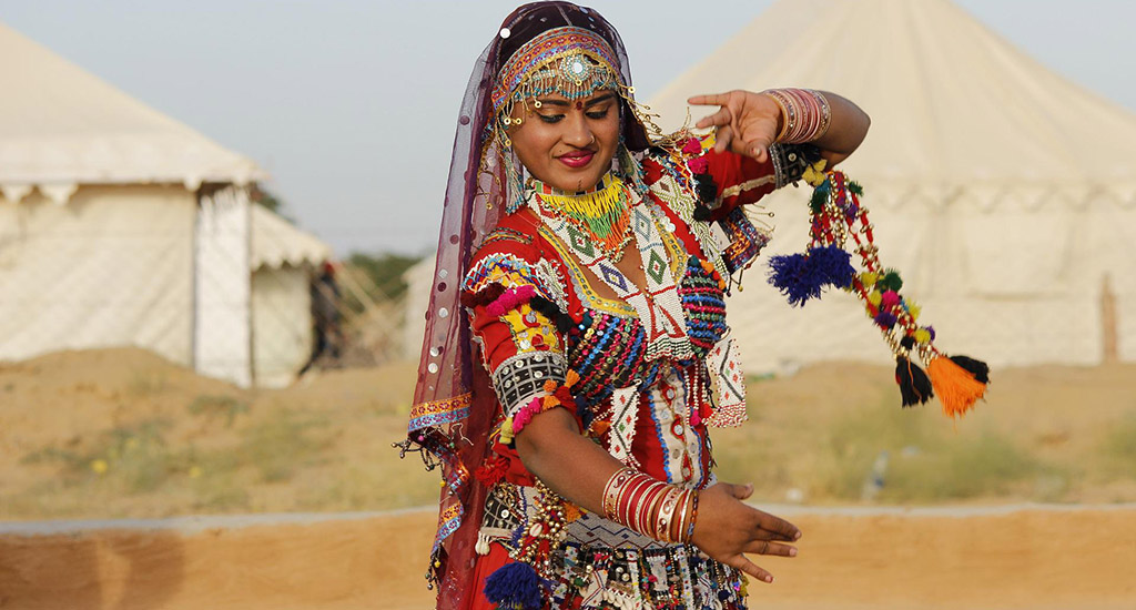 A Kalbeliya dancer
