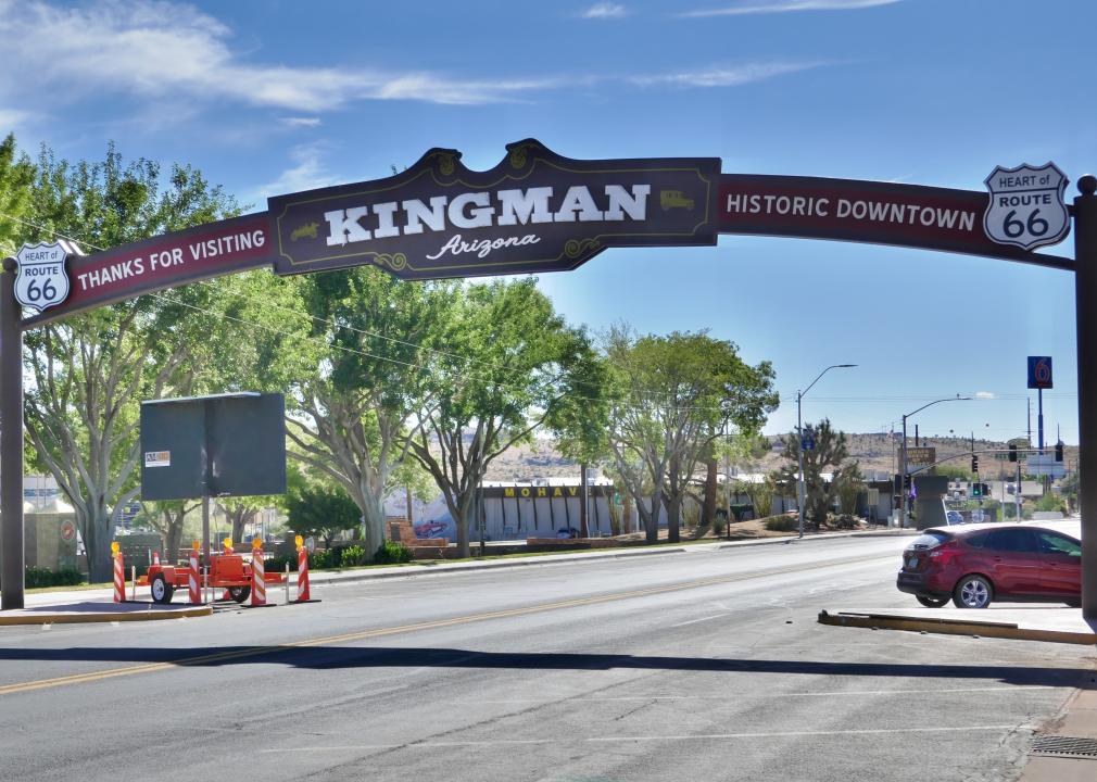 A sign over a street that reads, thanks for visiting Kingman, Arizona, Historic Downtown, with a Heart of Route 66 emblem.