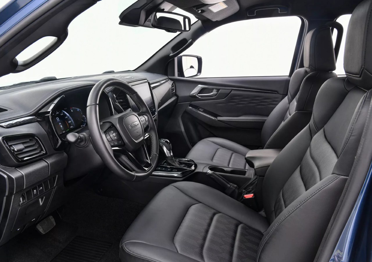  Isuzu reveals electric D-Max with 188 hp and 263 km range but struggles with high price against traditional models. 