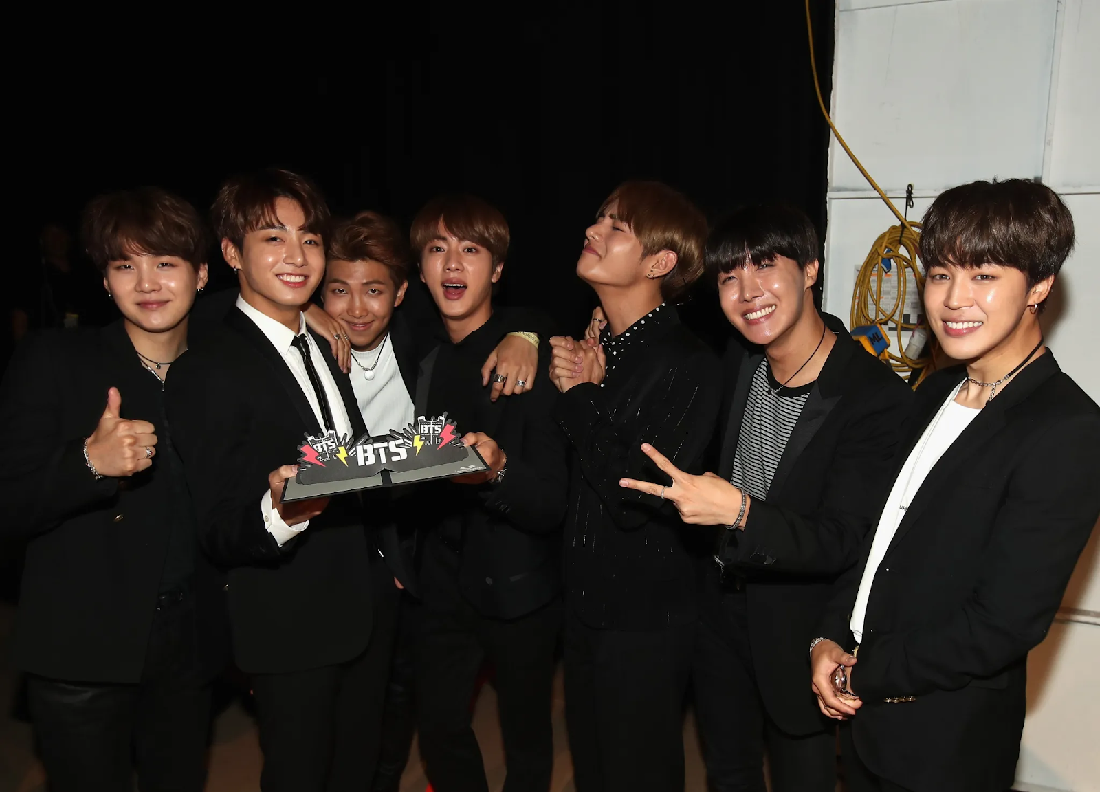 BTS Memories of 2017 (5 DVDs) - Amazon.com Music