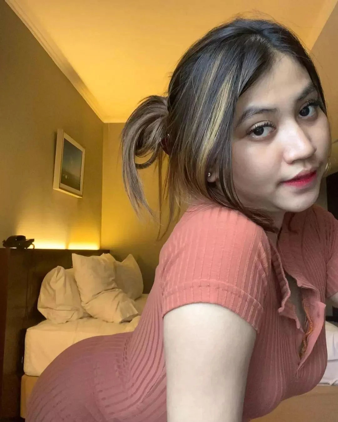 Pesona Gadis Indo dengan Mata Sayu, mata sayu, cewek indo, gadis mempesona