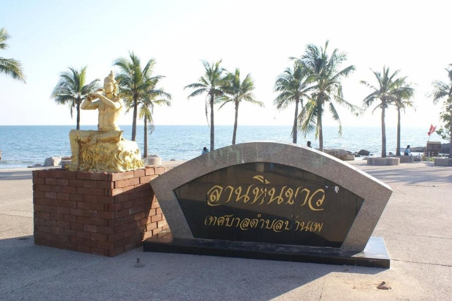 Why you should visit Mae Ramphueng Beach