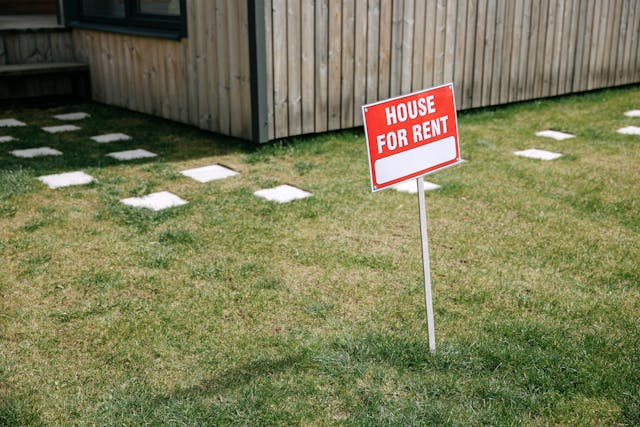 For rent sign outside of house