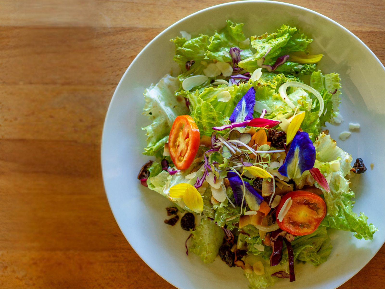 COCOES Salad: Garden Greens in Coco Nectar Dressing
