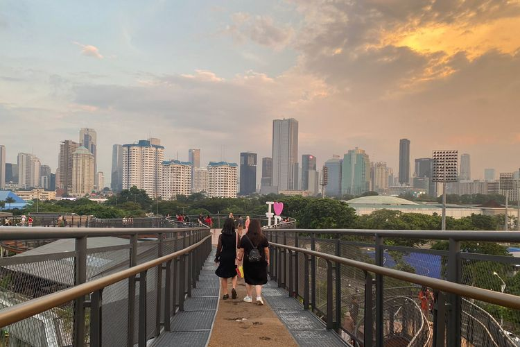 Skywalk Senayan Park (SPARK)