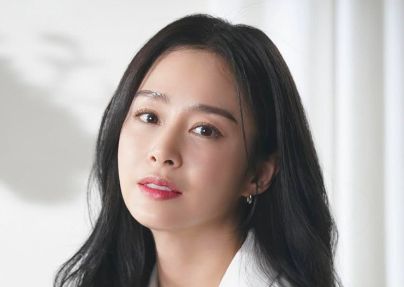This contains an image of Actress Kim Tae Hee