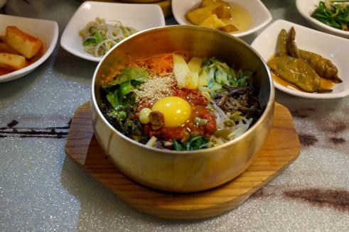 요리, 식사, 식품, 생기게 하다, 점심, 요리, 수프, 아시아 음식, 달걀, 허브, 저녁 식사, 한국어, 대한민국, 태국 음식, 중국 음식, 비빔밥, 전주, 동남 아시아 음식, 놋그릇, 비빔밥