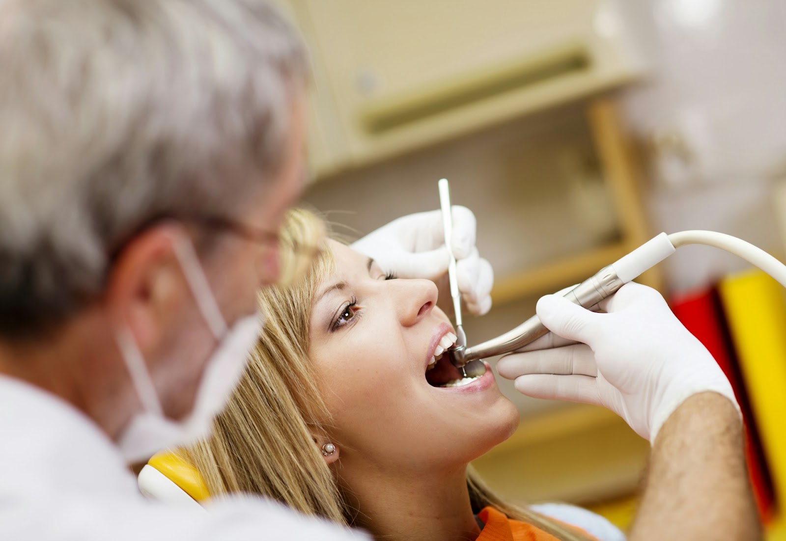 Implanturile dentare