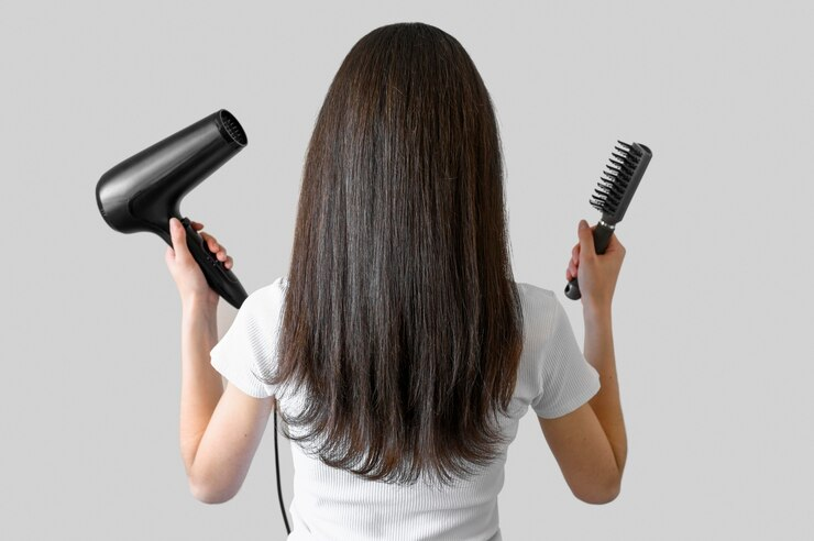 Women with brush and hair dryer