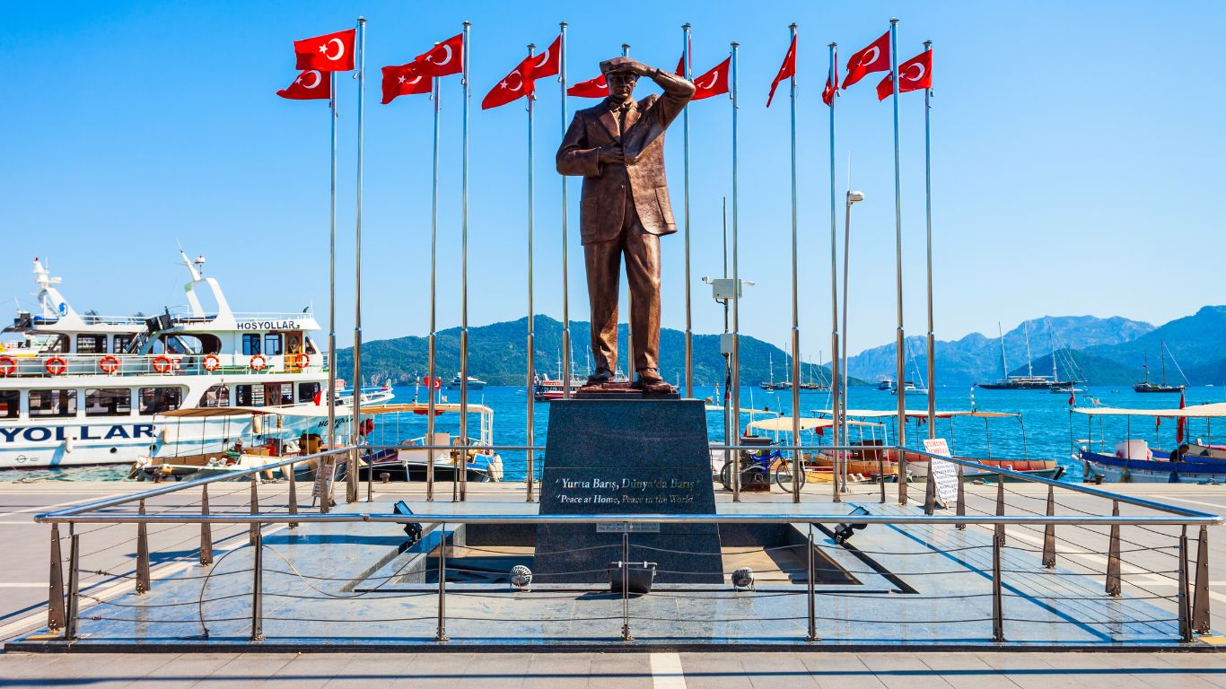 تمثال اتاتورك - رحلات تركيا - مرماريس - مواكب للسياحة Ataturk statu - Turkey trips - Mawakeb Travel