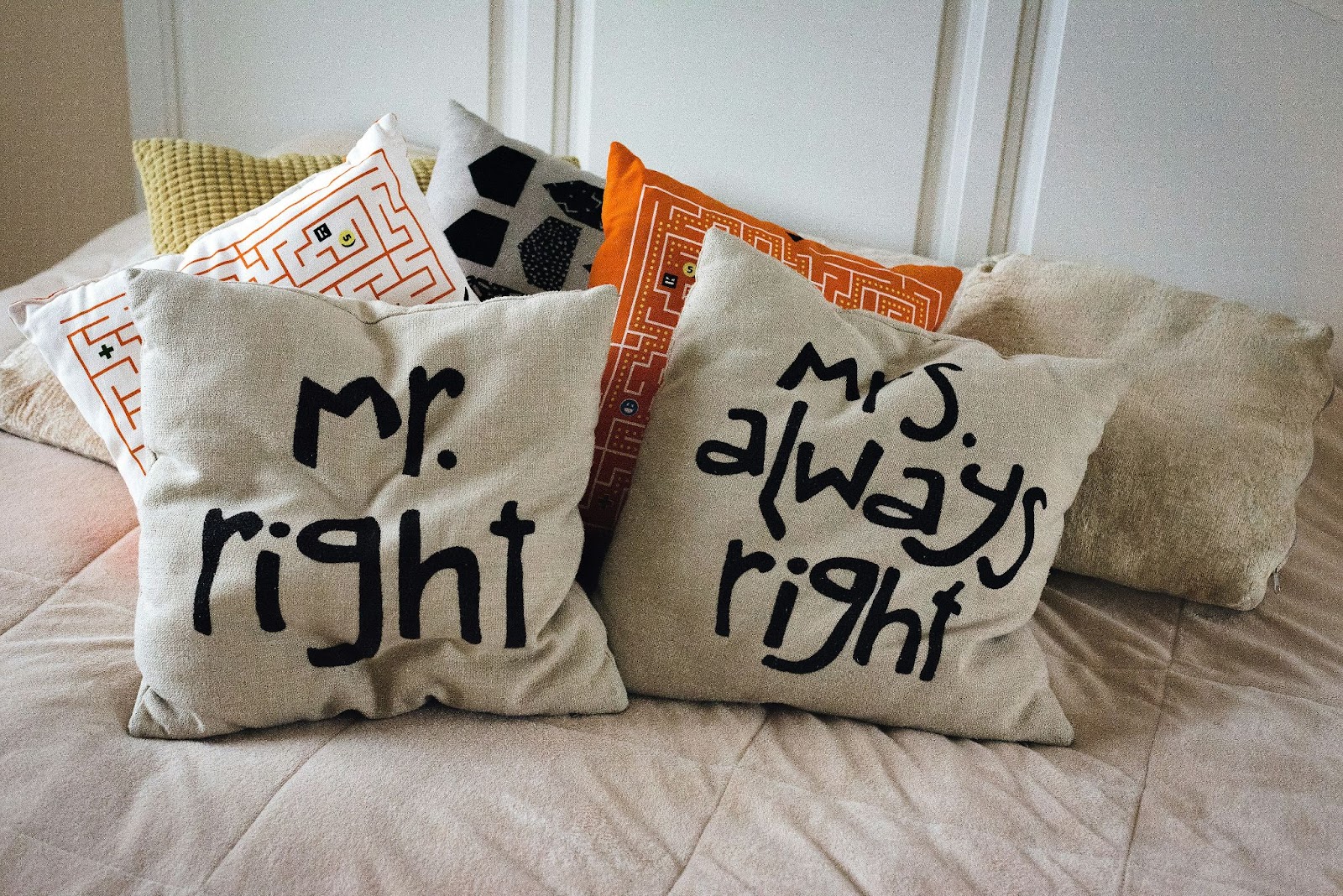 mix and match pillow for room decoration