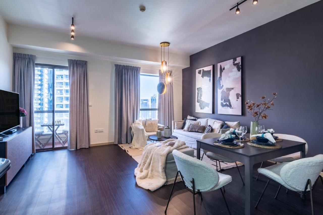 Concierge and Personalized Services - Top amenities in modern luxury apartment complexes