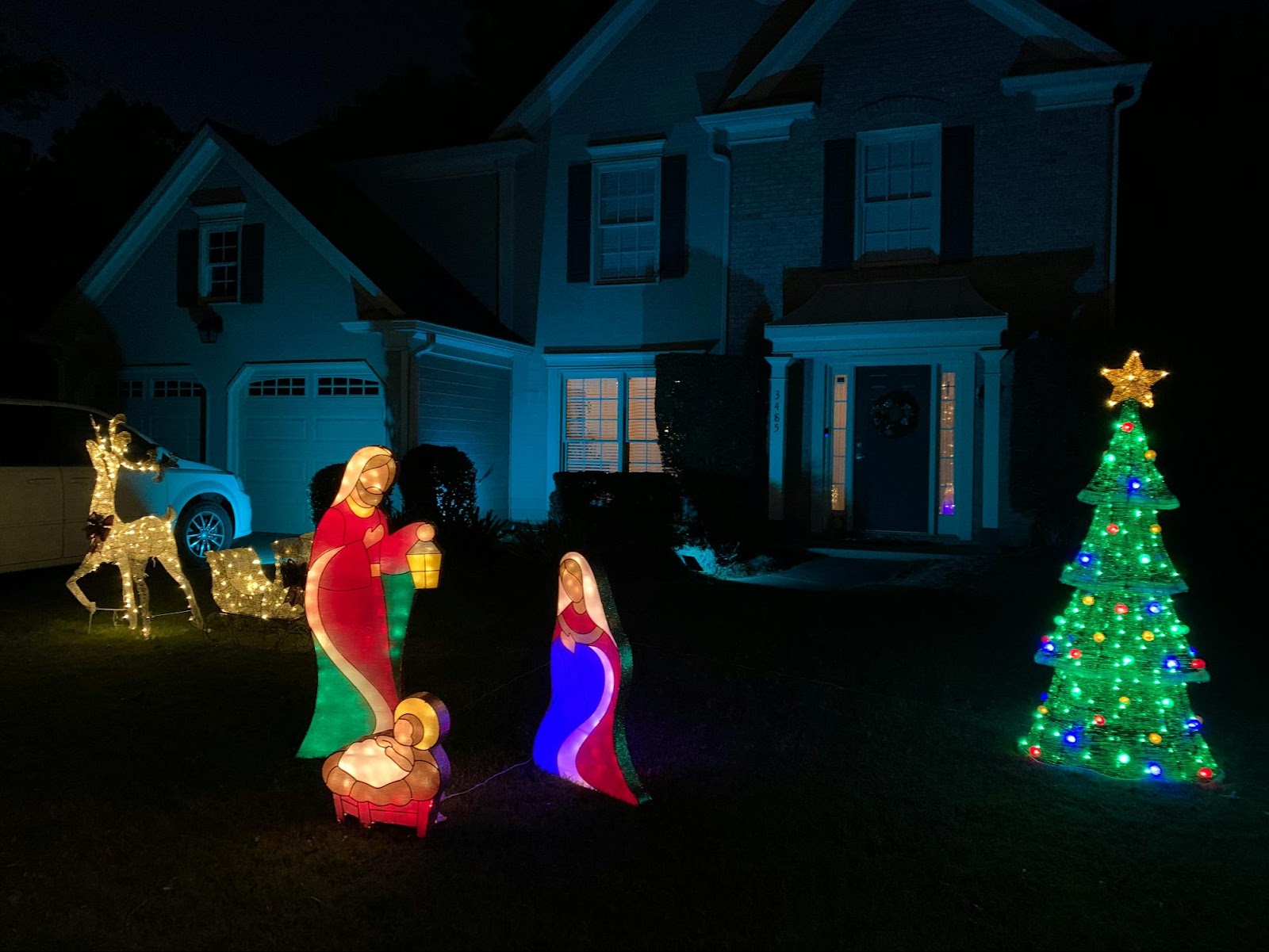 LED vs incandescent Christmas lights aesthetic comparison