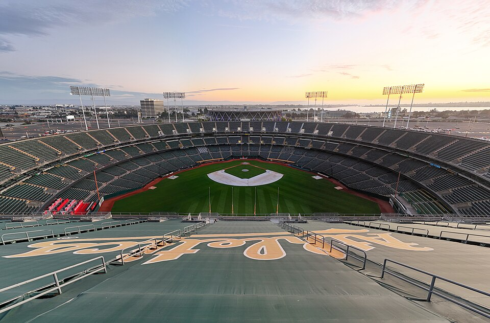 Arquibancadas do Coliseu, antigo estádio de Oakland