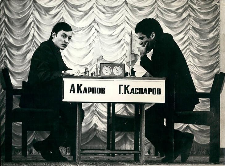 Карпов или Каспаров? 35 лет главному спору шахмат: играли без флагов, матч  обрывали – а Гарри протестовал уже тогда - О шахматах - Блоги Sports.ru