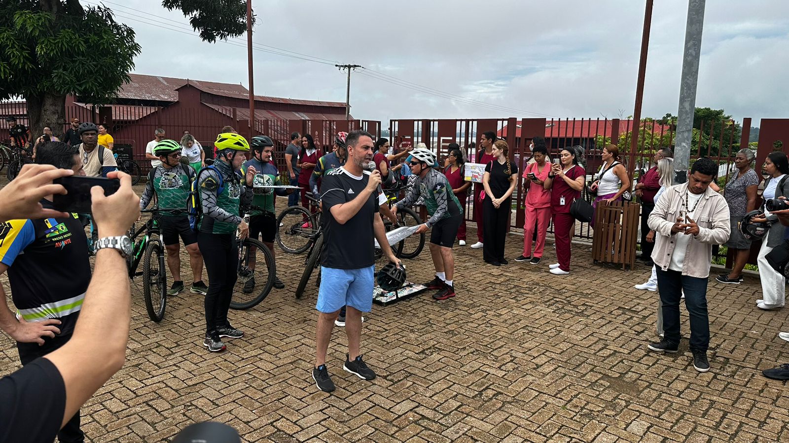 O ponto de largada do Bike Tour foi a Praça da EFMM