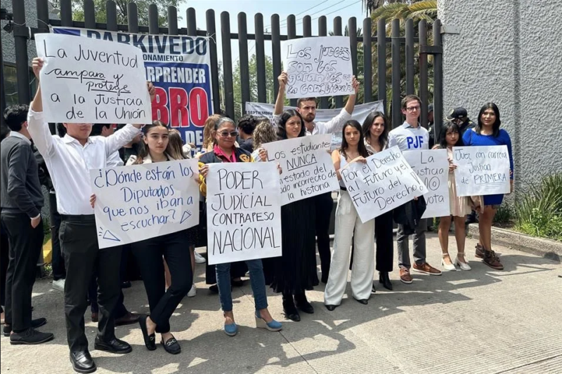 Estudiantes se suman a protesta contra la Reforma Judicial - El Pípila