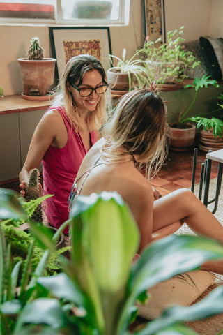 Diana and Mariana face each other, laughing