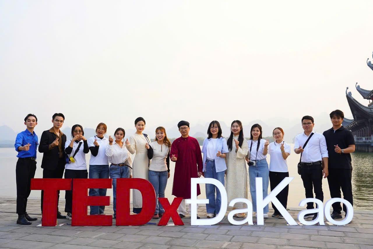 Các diễn giả cùng đồng hành trong hành trình lan tỏa những giá trị Việt Nam đến cộng đồng TEDx toàn cầu.