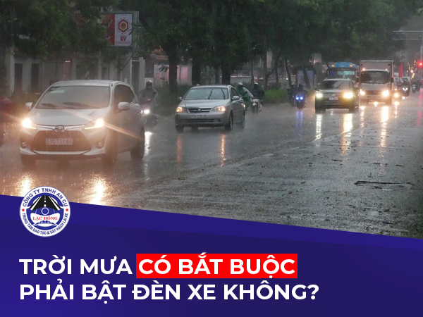 troi mua co bat buoc bat den xe khong 