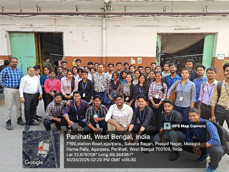 A group of people posing for a photo

AI-generated content may be incorrect.