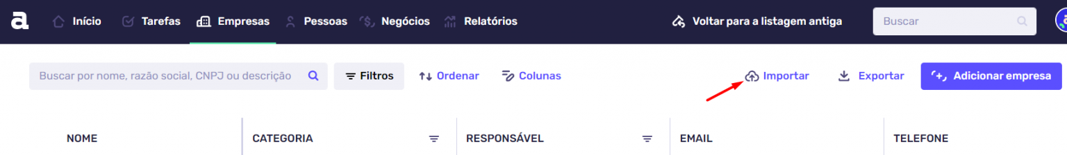 Captura de tela do Agendor mostrando a aba 'Empresas' e o botão 'Importar' com uma seta vermelha apontando para ele.