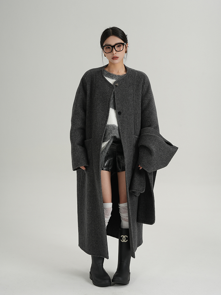 Edgy Elegance: A Contemporary Korean Winter Look